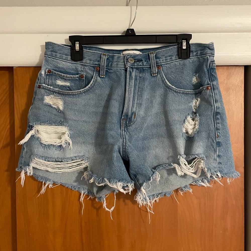Abercrombie curve love boyfriend shorts 30